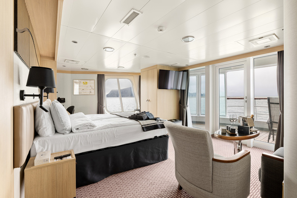 HX Hurtigruten Expeditions MS Fram Expedition Suite Grand Suite 1 ©Espen Mills.jpg